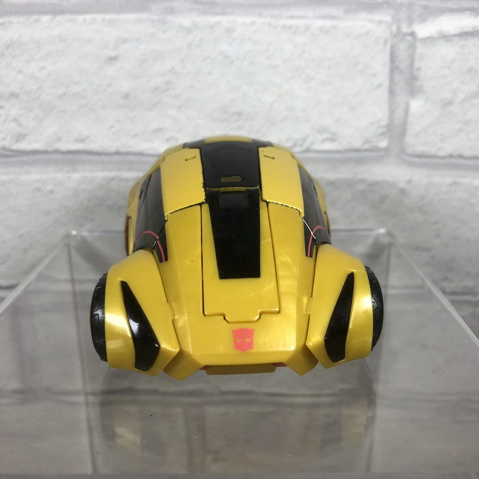 Transformers Generations Cybertronian Bumblebee Autobot HASBRO 2009 - Image 3 of 4