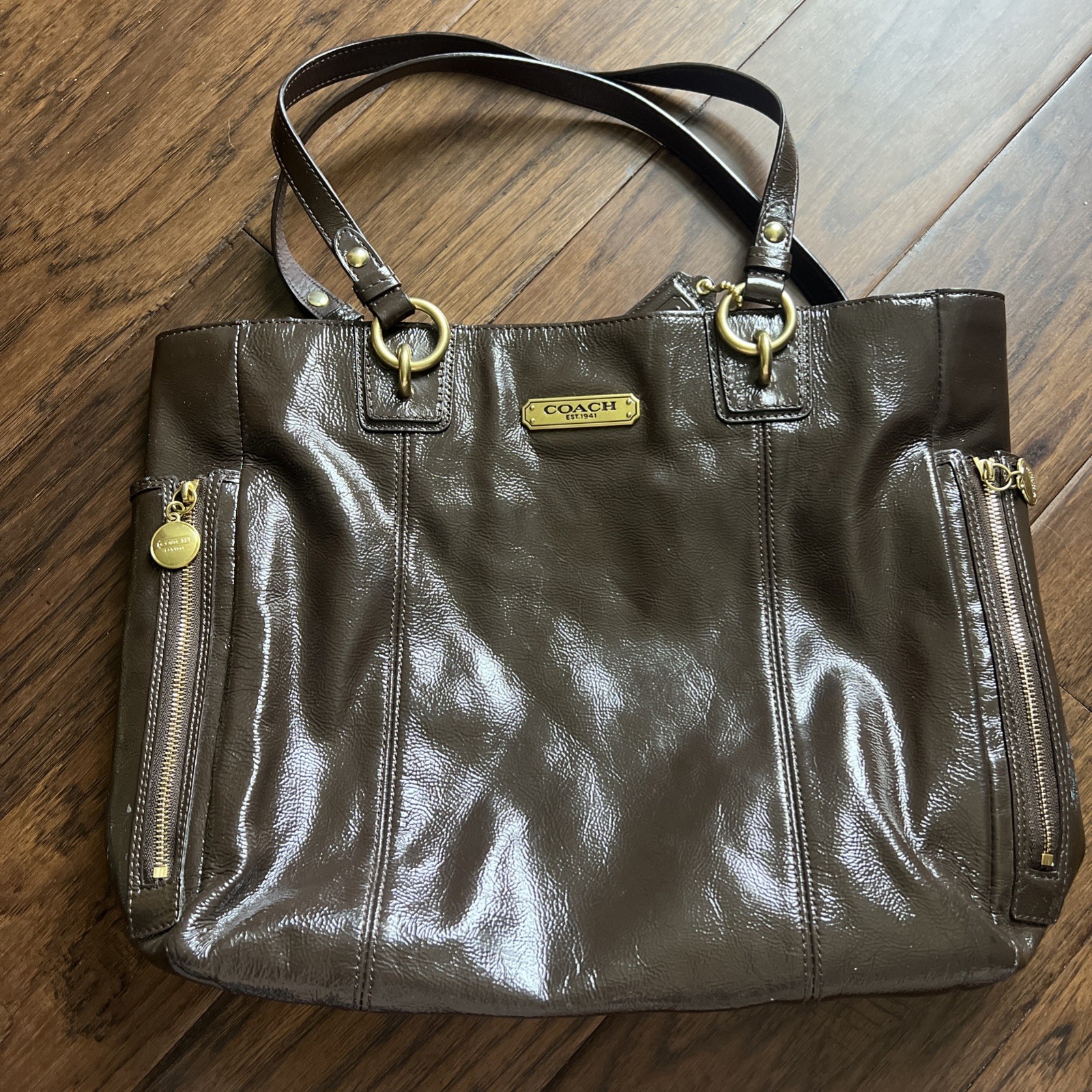 COACH F20431 Mahogany Brown Patent Leather Zipper Tote Bag