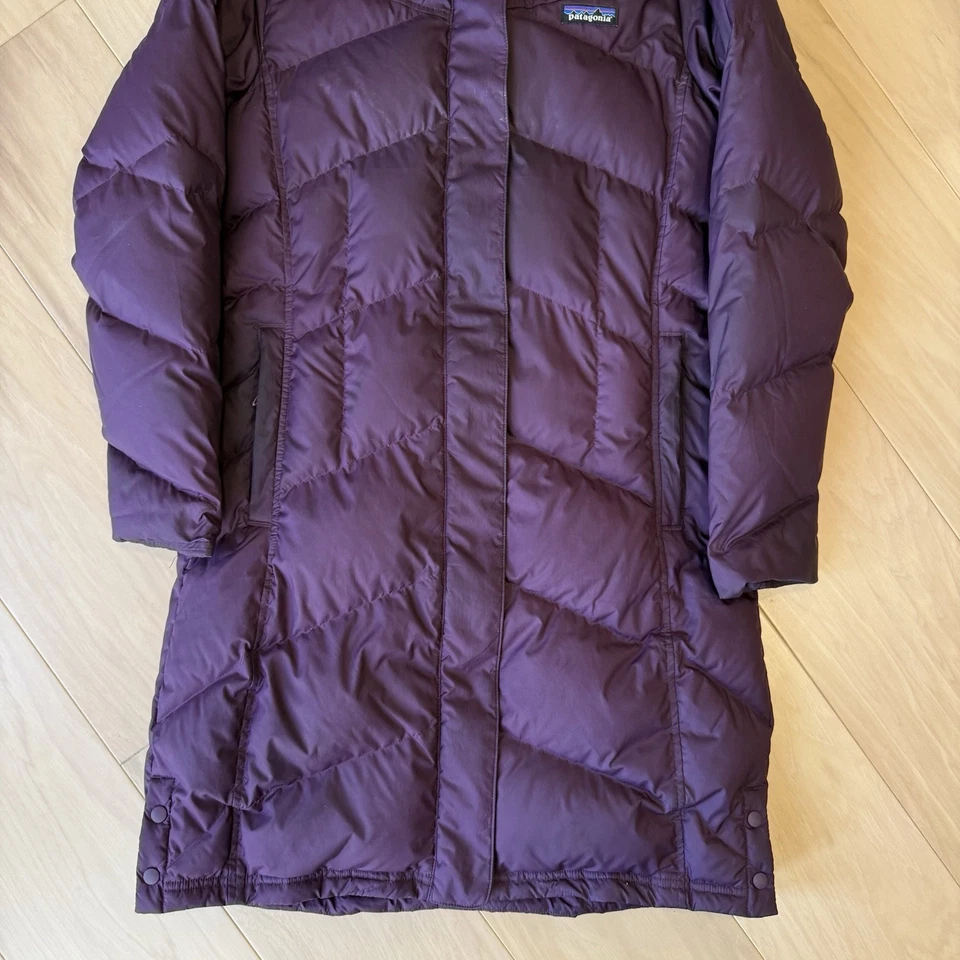 Roupa externa Patagonia Down With It Parka feminina S roxa com zíper completo longa acolchoada - Imagem 4 de 4