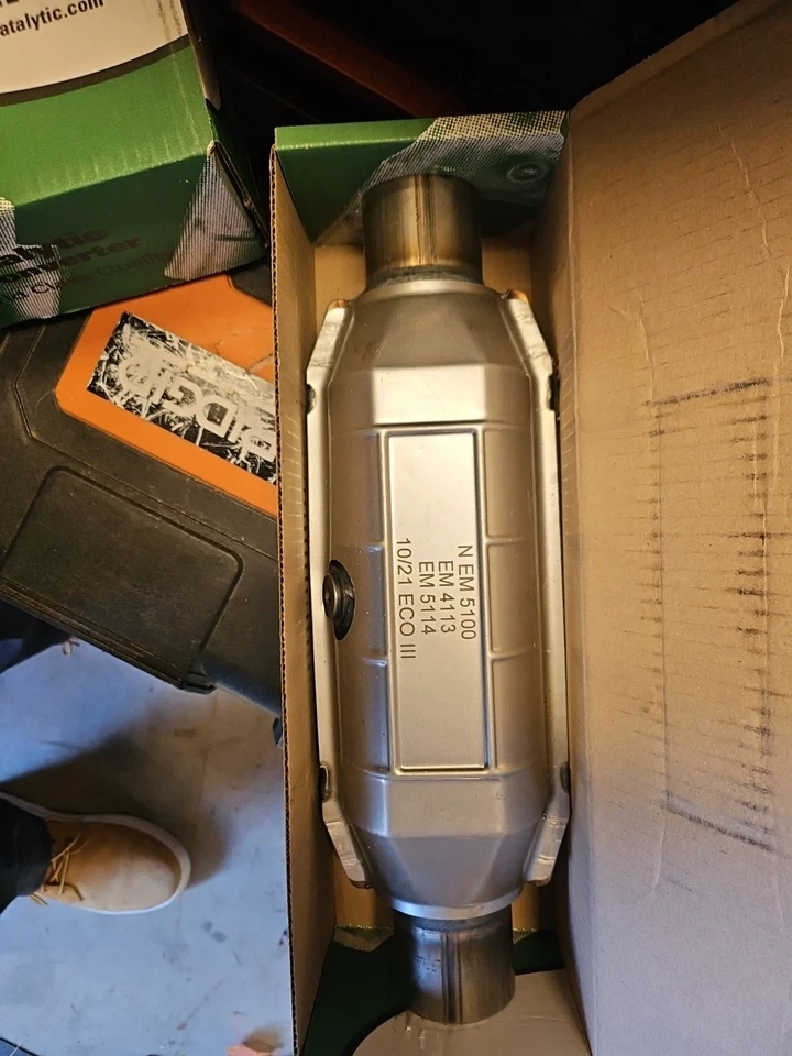 (2) Catalytic Converter-Universal Converter Eastern Mfg 92625 - Image 2 of 3