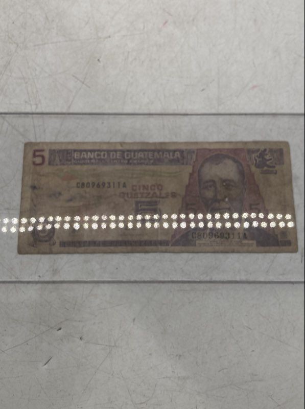 Circulated Paper Money Guatemala 5 Cinco Quetzales Currency Banknote