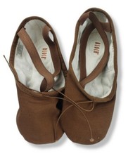 Bloch Dance Women's Pump Canvas Split Sole Ballet Shoe/Slipper Cocoa 2.5 C