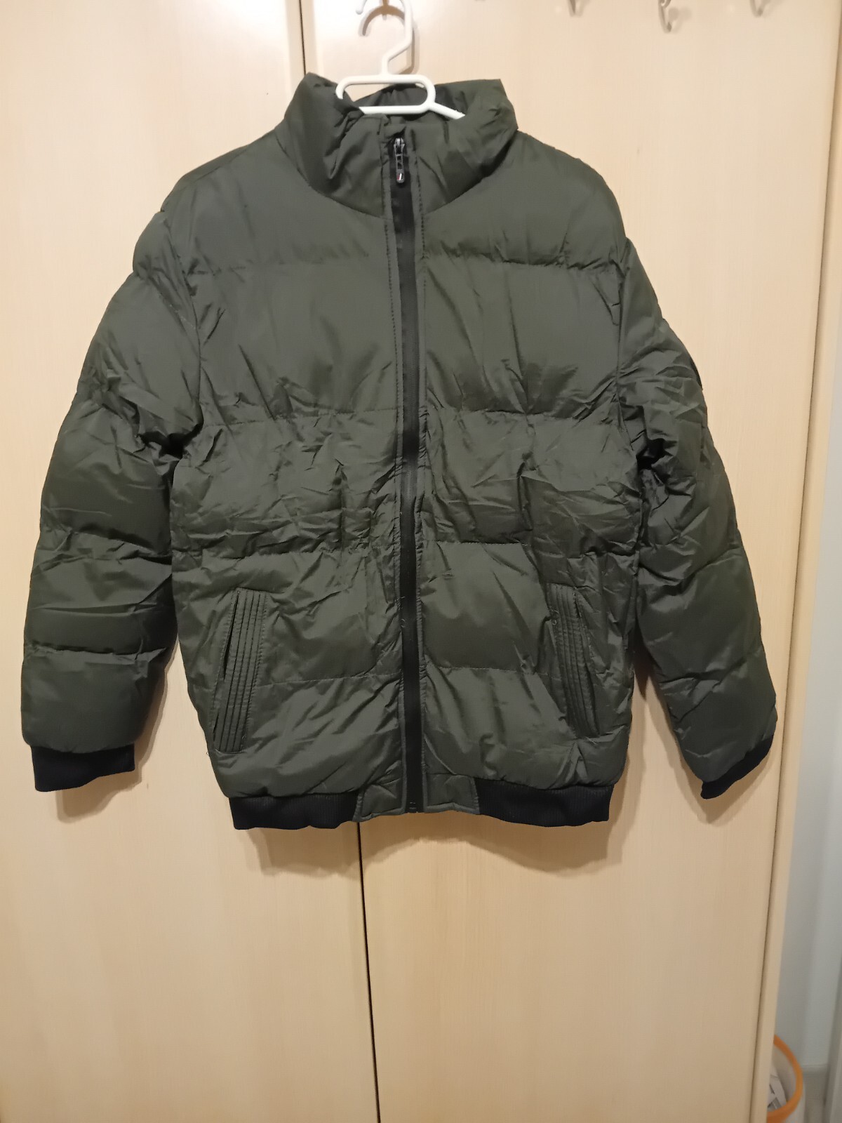 chaqueta de plumas caqui