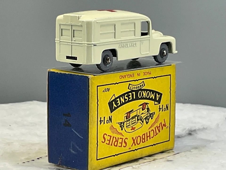 Matchbox Lesney #14B Daimler Ambulance 1958,G.P.W,N,Mint in B box all Orig,N.O.S - Image 4 of 4
