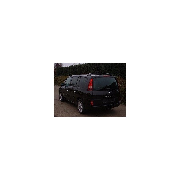 Attelage Peugeot 2008 col de cygne idéal pour vos départs en vacances en famille