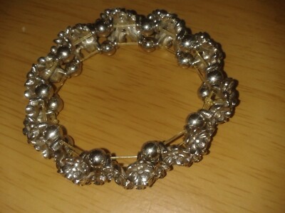 Anfang 2010 Silberfarben 5 Blütenblätter Blumen Strass Stretch Armband. (D23a)