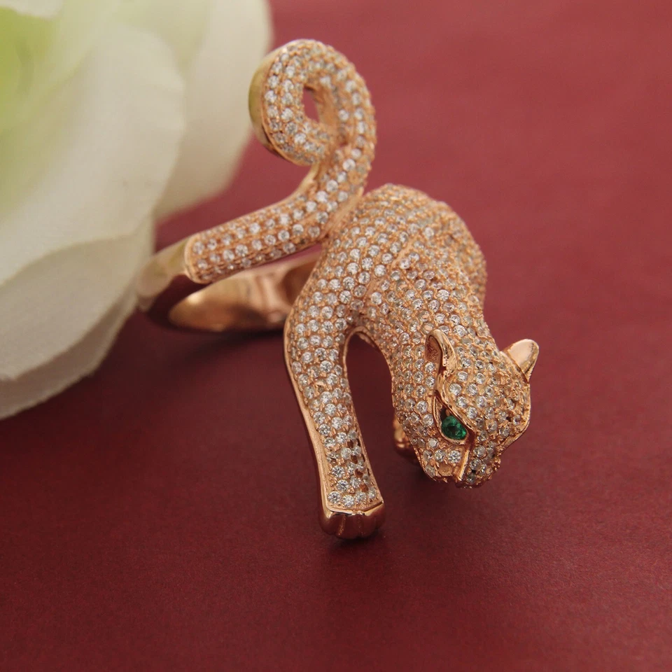 Anillo de pantera redondo de oro rosa de 14 quilates con esmeralda creada en laboratorio de 2,50 quilates para hombre talla 10 Foto 3 de 4