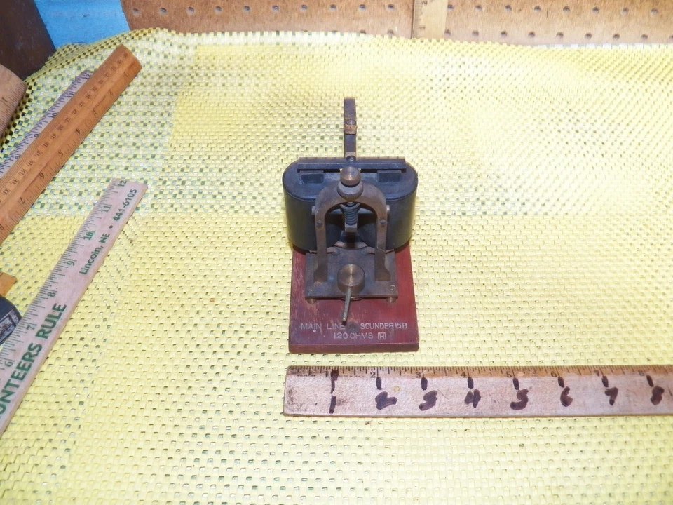 Vintage WESTERN ELECTRIC Main Line Sounder Morse Code Model 15B 120 OHMS - Image 2 of 4