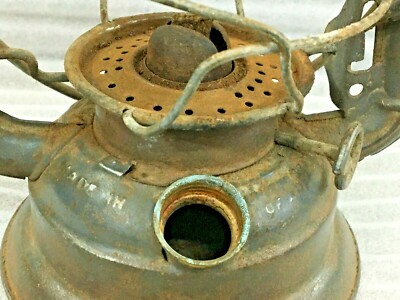 OLD VINTAGE DIETZ COMET KEROSINE LAMP LANTERN MADE IN USA