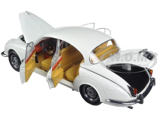 1967 DAIMLER V8-250 ENGLISH WHITE LHD 1/18 DIECAST MODEL CAR BY PARAGON 98313 - Image 2 of 4