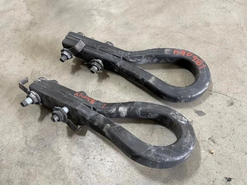 Dodge Ram 5500 2019 6,7 L 4x4 cabina/chass usado par de ganchos de remolque delanteros izquierdo derecho Foto 4 de 4