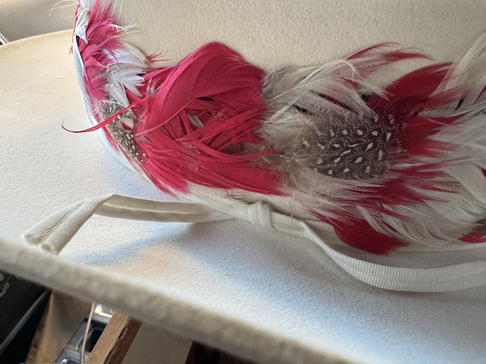 Sombrero Western Stockman Vintage 7 3/8 - Blanco 100% Lana con Banda de Plumas Roja Caja Original Foto 2 de 4
