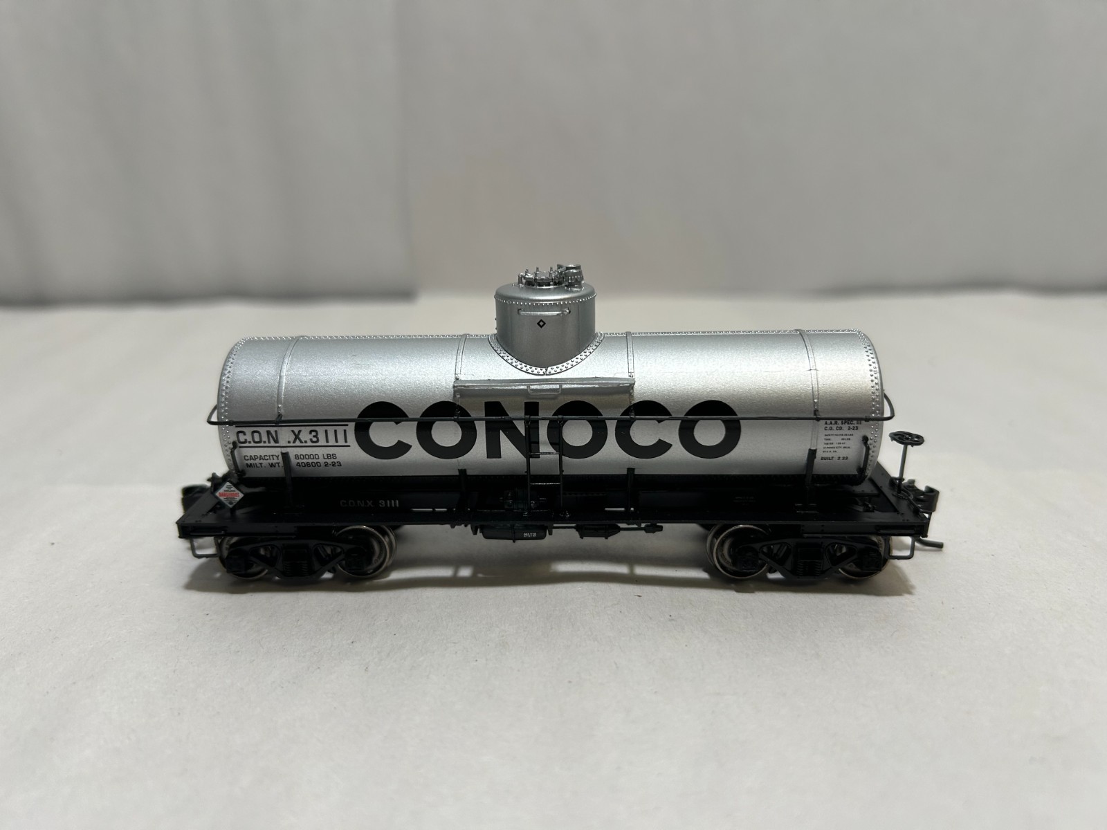 Life Like Proto HO Scale 8,000 Gallon Type 21 Riveted Tank Car, Conoco #3111