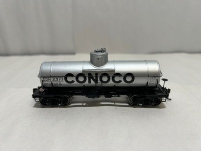 Life Like Proto HO Scale 8,000 Gallon Type 21 Riveted Tank Car, Conoco #3111