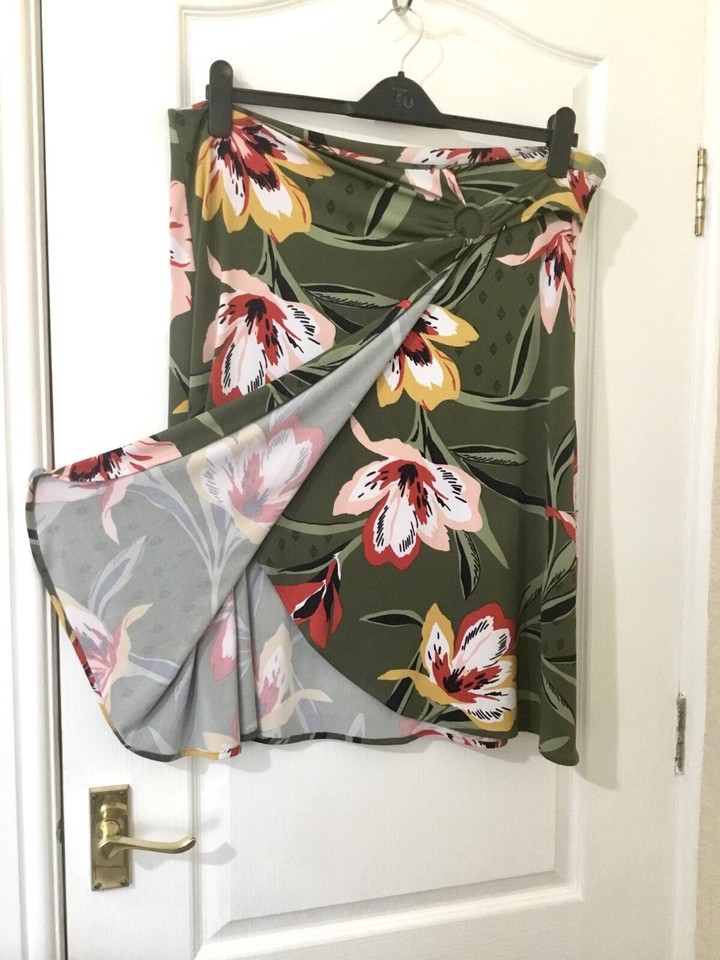 Ladies Size 18 Skirt, Bon Marche, Tropical Floral Wrap Over Skirt, Worn
