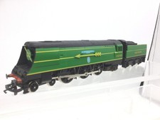 Hornby R866 OO Gauge SR Green Battle of Britain 21C155 Fighter Pilot