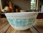 Vintage Pyrex Amish Butterprint 1 1/2 Quart Mixing Bowl #402  1.5 Q USA