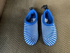 Wave toddler water shoes size 6