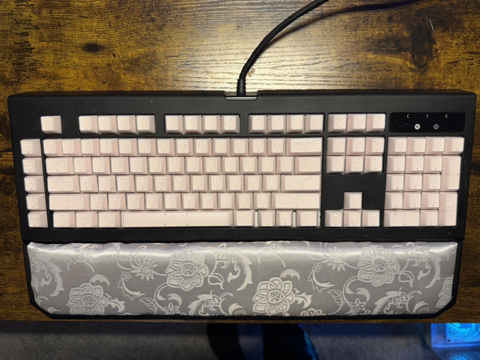 Razer Blackwidow Chroma V2 Clicky Green Switches w/ Pink key