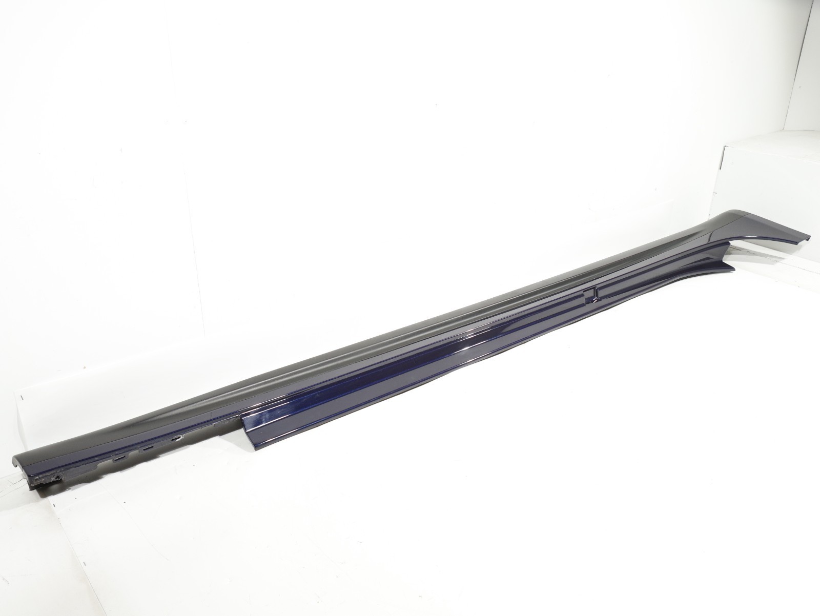 14-20 Maserati Ghibli RIGHT Side Rocker Panel Molding BLUE OEM 6700288580