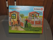 Schleich Farm World Visit in the Open Stall Playset NIB 72116 w horses farmer
