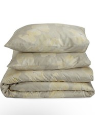 Calvin Klein Poppy-Lily King Duvet Cover Two King Shams. Brand New
