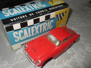 SCALEXTRIC Vintage ; ASTON MARTIN DB4 GT, Ref C68, Boite
