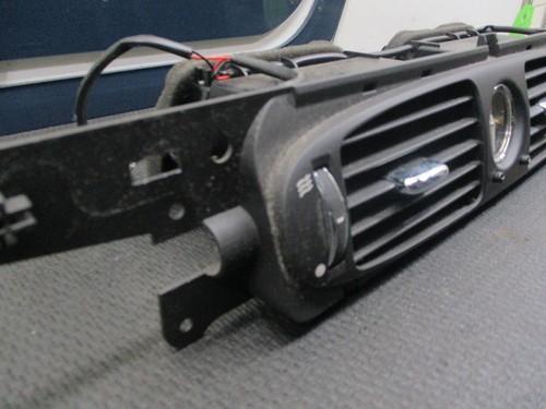 2006 Jaguar XJ8 - Center Mount Dash Vent - Picture 2 of 20