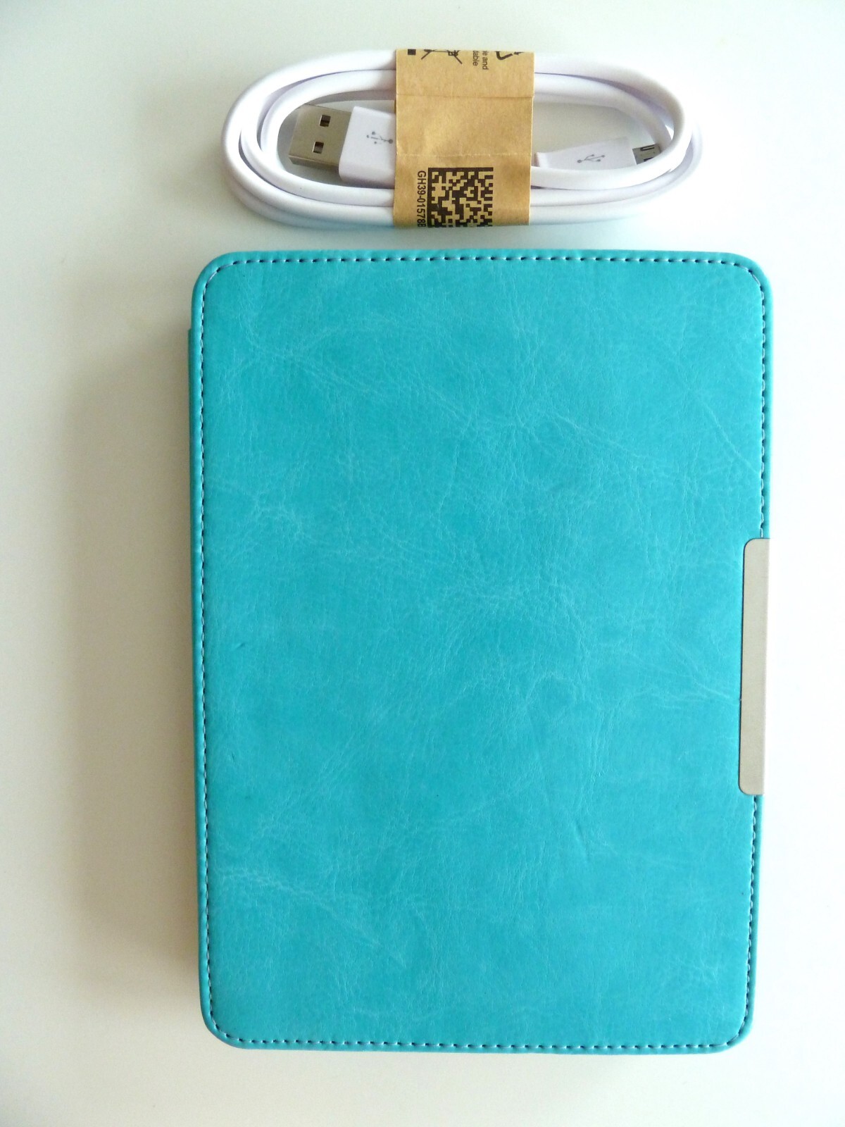 Kindle Paperwhite 5th Gen Ereader. Case & charger bundle & 609 books