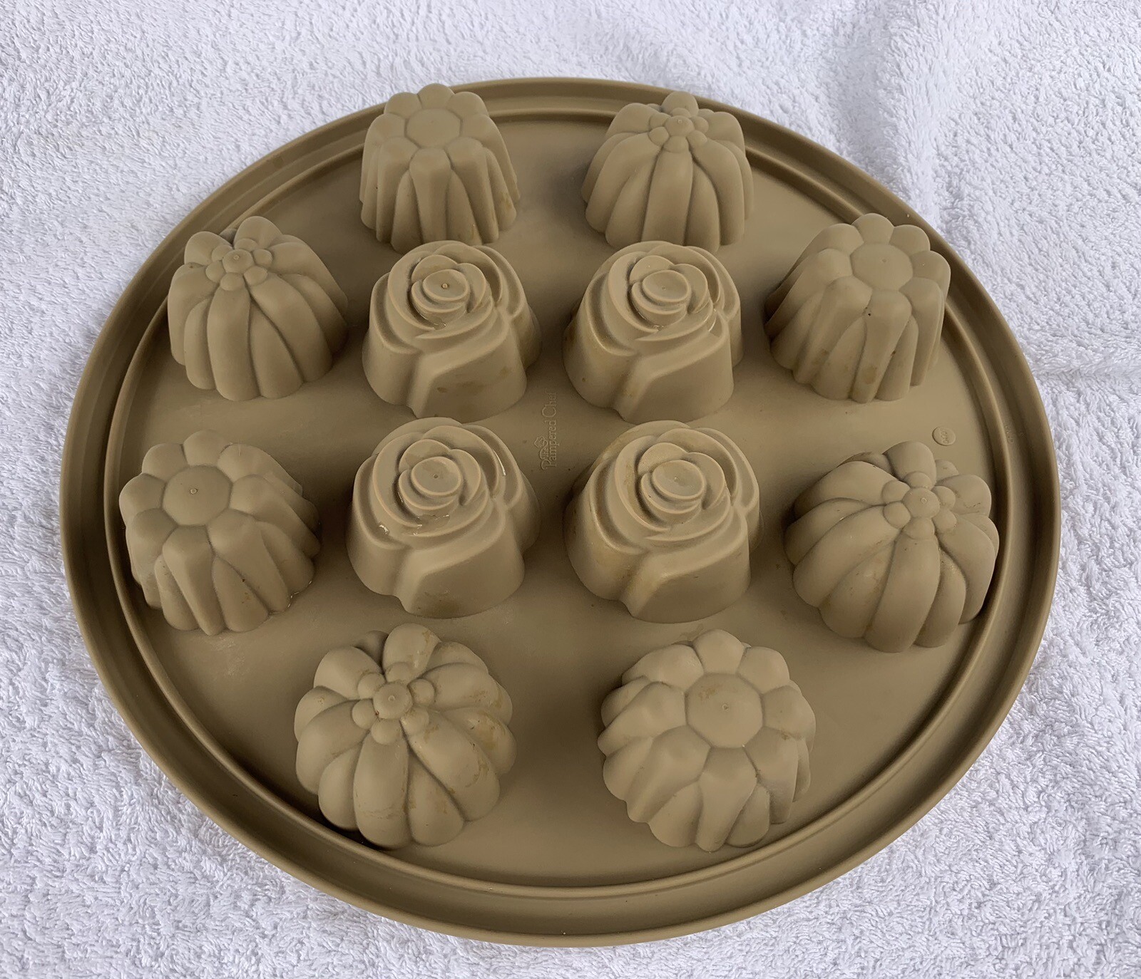 The Pampered Chef Silicone Floral 12 Muffin Cupcake Pan eBay