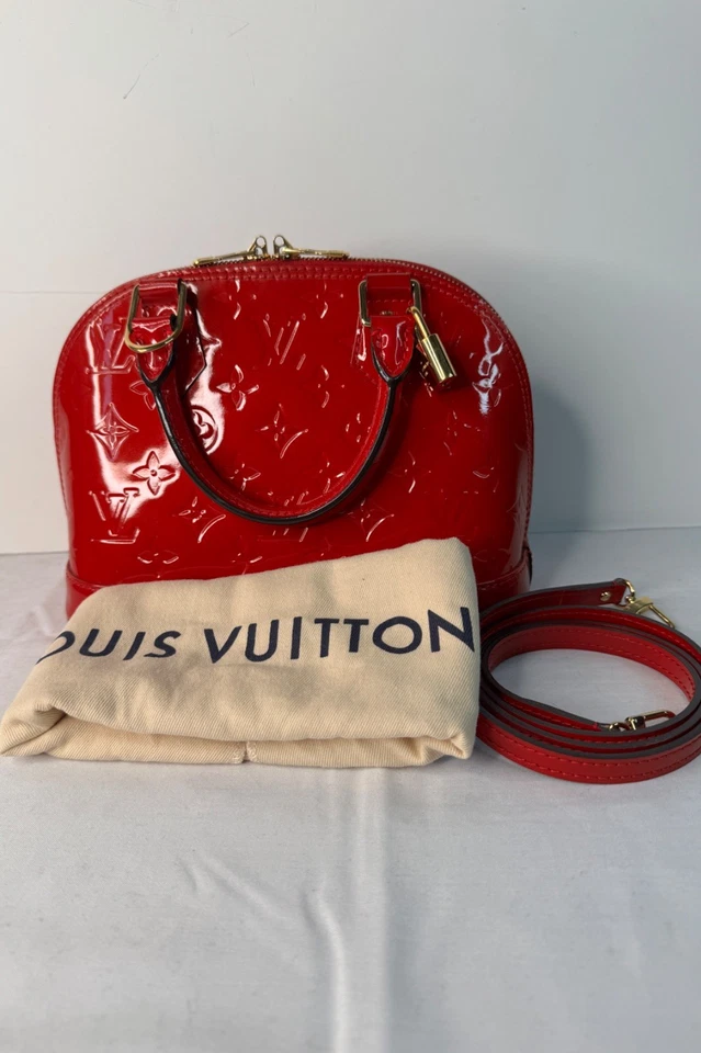 Special Prices On Louis Vuitton, Gucci And Chanel Pre Owned Designer Bags