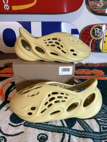 Yeezy Foam Runner Zolfo Adidas Foam RNNR Taglia 13