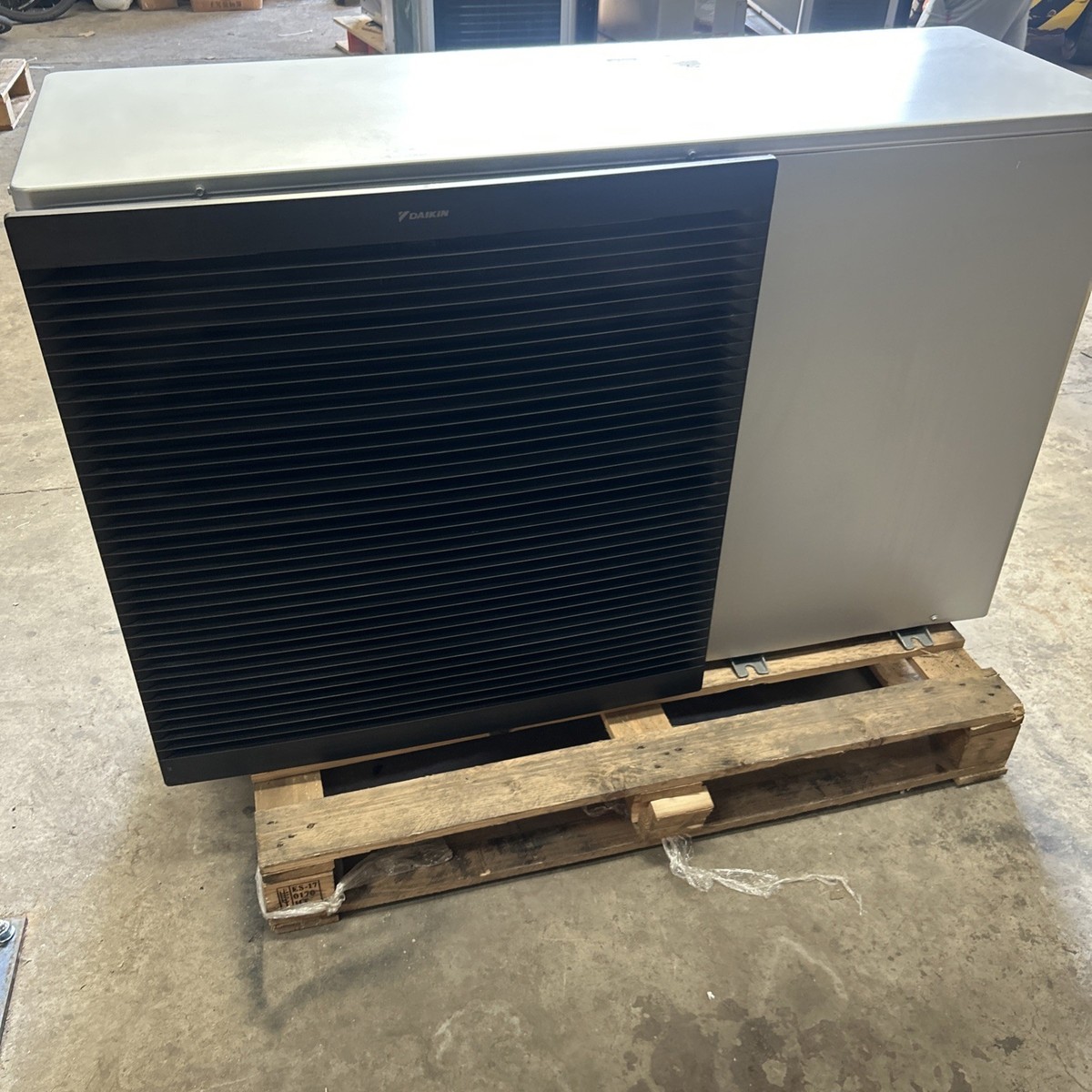 Daikin Altherma EDLA09DA3V3 Heat Pump Low Temp Monobloc Heat