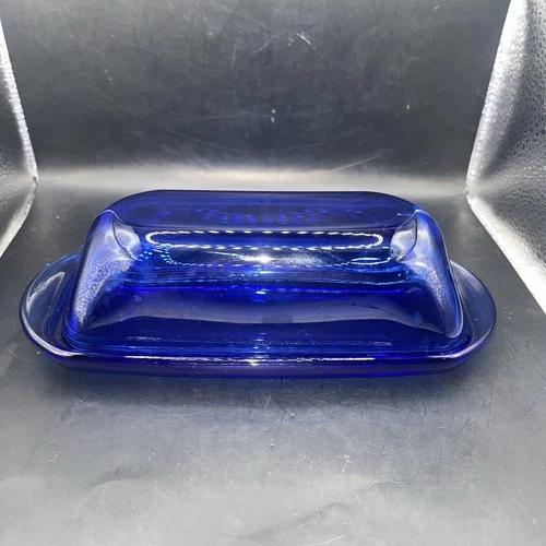 Vtg Anchor Hocking  1 /4 lb Butter Dish with /Lid Presence Cobalt Blue 7 3/8"