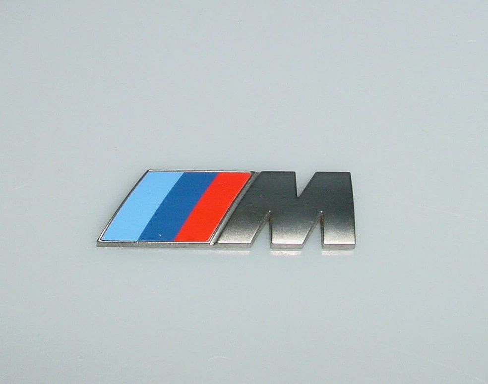 1x orig. BMW M Emblem Cerium Grey für Kotflügel BMW X5 M G05 