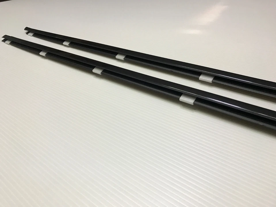 86-92 MAZDA RX7 FC OEM GENUINE FRONT DOOR WINDOW MOLDING SEALING WEATHER TRIMS - Image 4 of 4