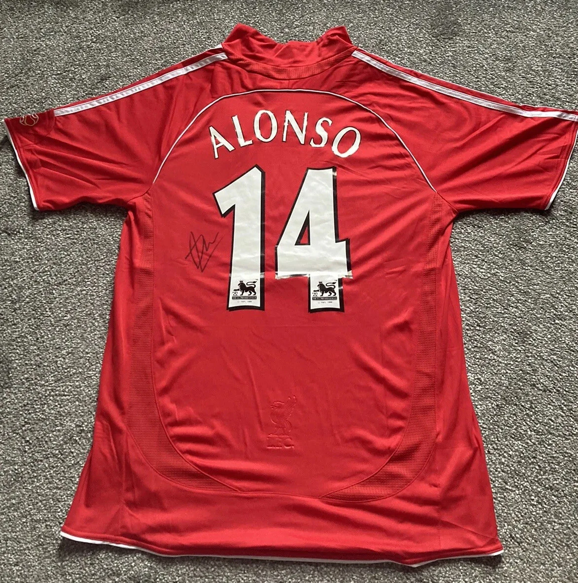 Xabi alonso hotsell signed liverpool shirt