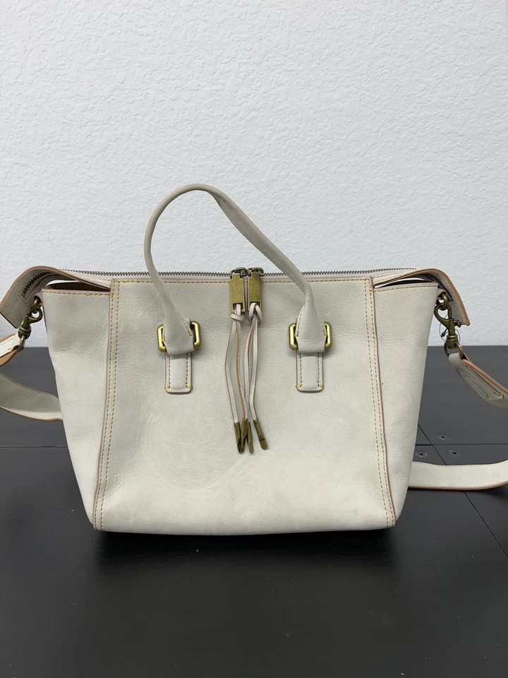 Bolso Cartera Brynn de Gamuza Gris Calvin Klein Foto 3 de 4