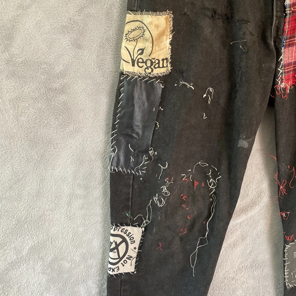 Pantalones de mezclilla punk corteza envejecida hechos a mano retazos negros para hombre 34x30 Foto 2 de 4
