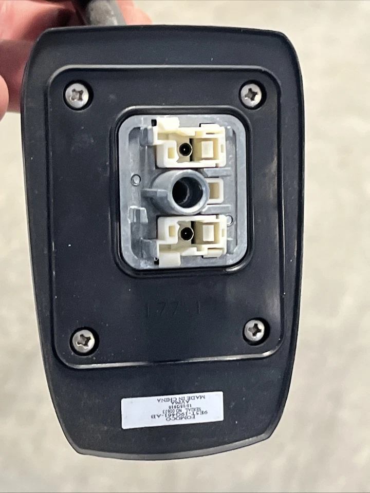 Ford Fusion 2010-2012 sedán montaje en techo superior trasero radio aleta de tiburón antena OEM Foto 2 de 3