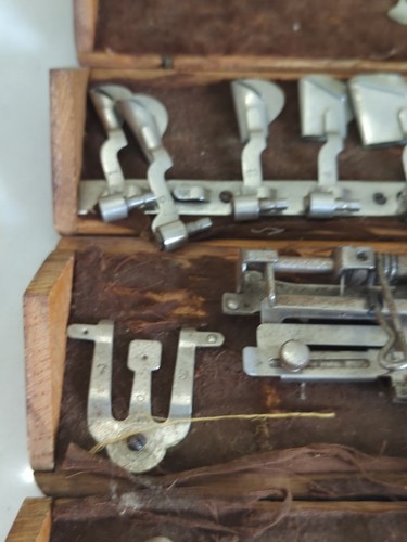 Antique Singer Wooden Fold Out Puzzle Box & Sewing Machine Attachments Late 1800 - Picture 4 of 11