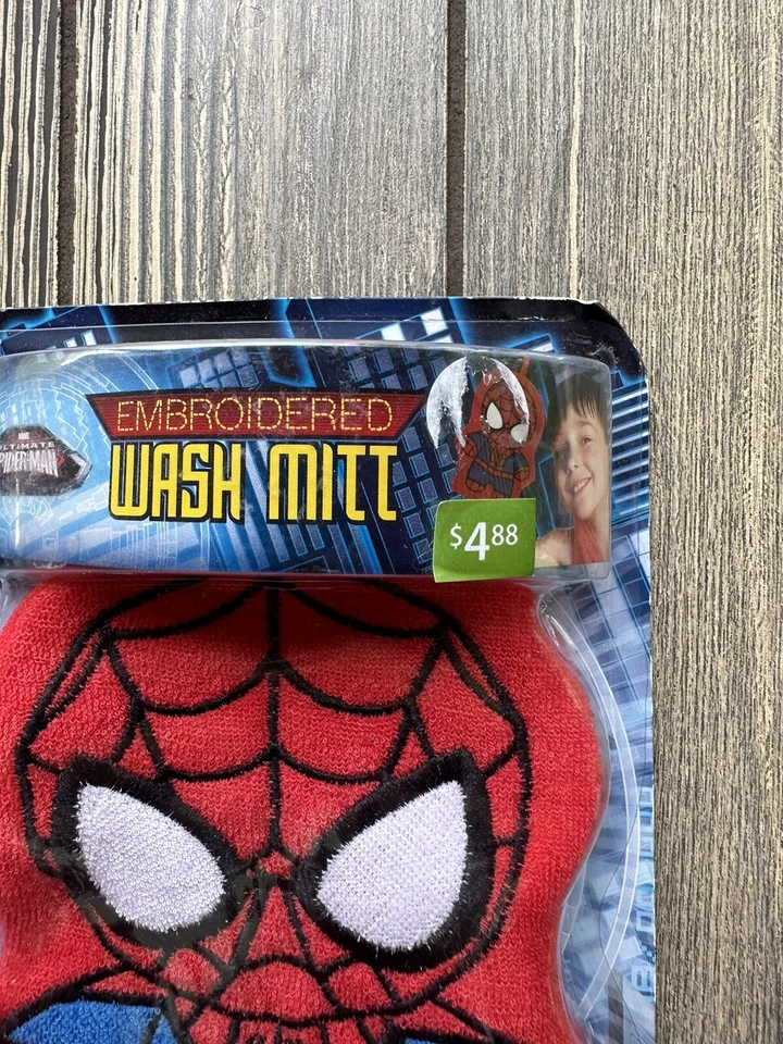 Marvel Ultimate Spider-Man Bath Time Embroidered Wash Mitt and Body Wash - Image 3 of 4