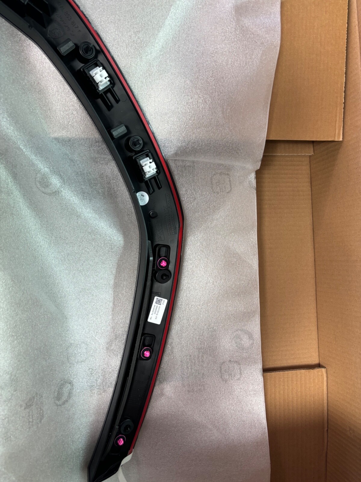 Lamborghini Urus brand new wheel molding quarter to rear bumper LT/RT black
