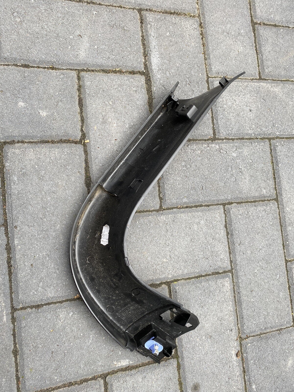 RENAULT KADJAR Rear Trunk Lid Windscreen RIGHT Corner Trim 909022349R 2016-2020