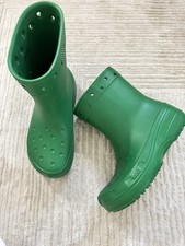 New Crocs Classic Boots in the color Green Ivy Size W9/M7