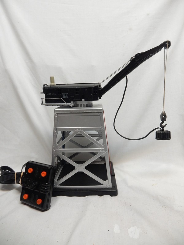 POST WAR LIONEL No. 182 REMOTE CONTROL CRANE WITH MAGNET, C-7 EXCL+,  WORKS FINE