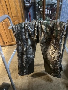 Men’s Realtree Waterproof Windproof Hunting Pants Size Large. NEW No Tag
