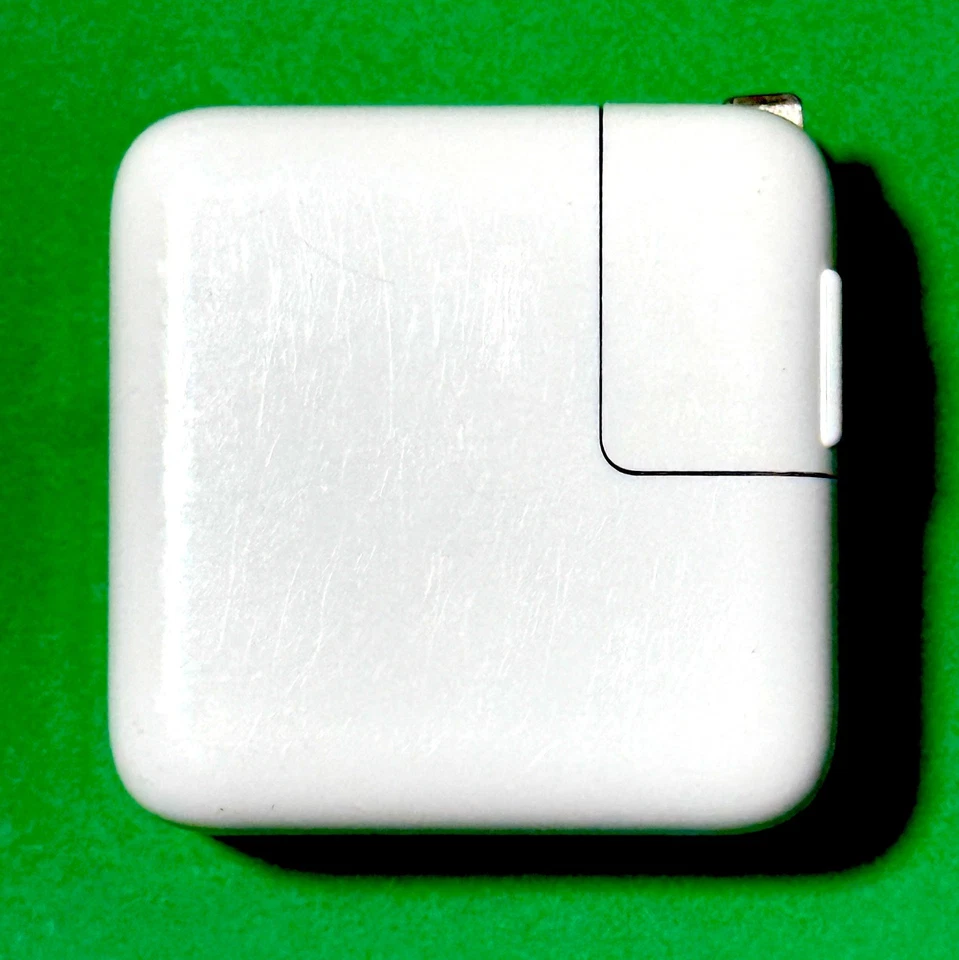 Adaptador de corriente USB tipo C Apple A1882 A2164 MR2A2LL/A MW2G3AM/A 30W - blanco Foto 2 de 4