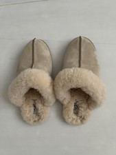 UGG Women Size 8 Slippers Beige