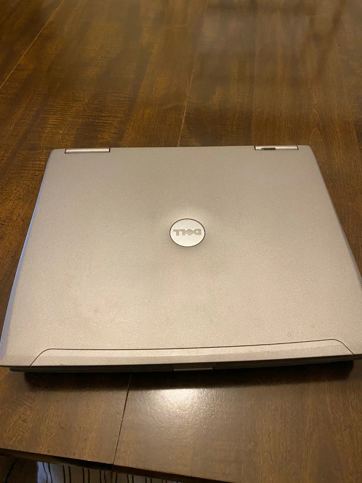 Dell Latitude D610 14" Pentium M 60GB 2GB RAM DVDRW Wifi Ethernet Batería Nueva Foto 2 de 4
